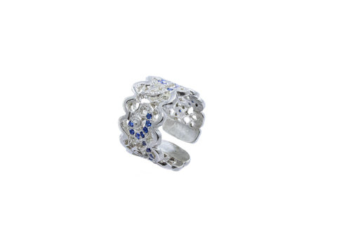 <transcy>Ring With Light Blue Zircons</transcy>